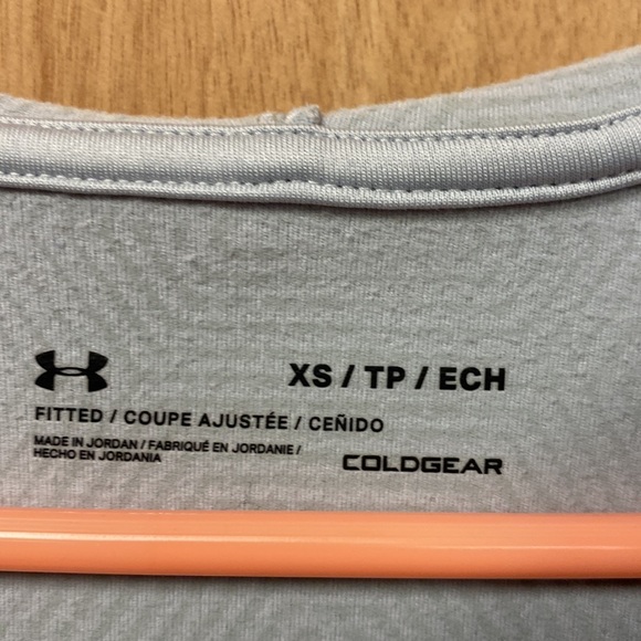 Under Armour coldgear xs. - Picture 3 of 3